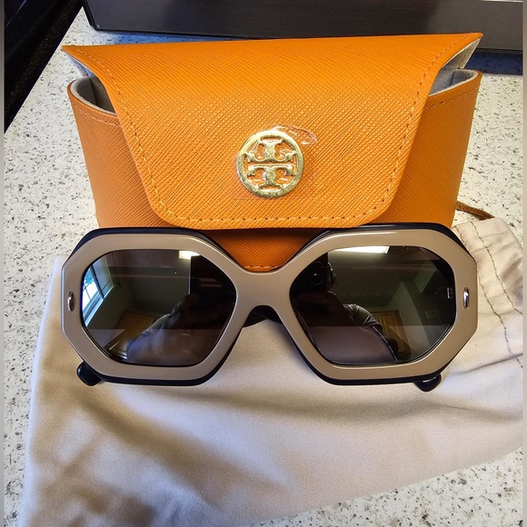 Tory Burch sunglasses - Picture 1 of 1